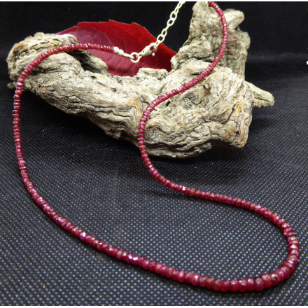 collier de rubis