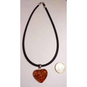 collier pendentif coeur en ambre