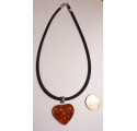 collier pendentif coeur en ambre