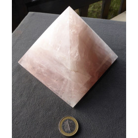 pyramide en quartz rose