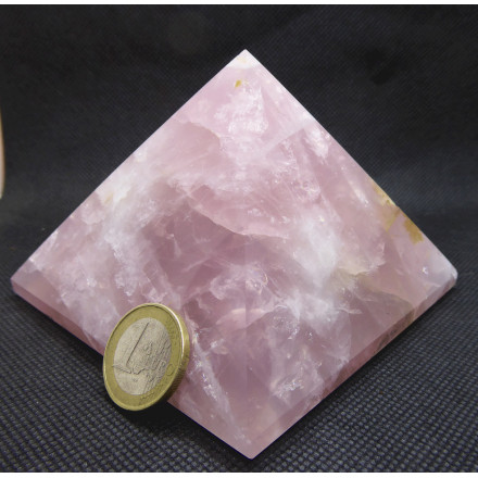 pyramide en quartz rose